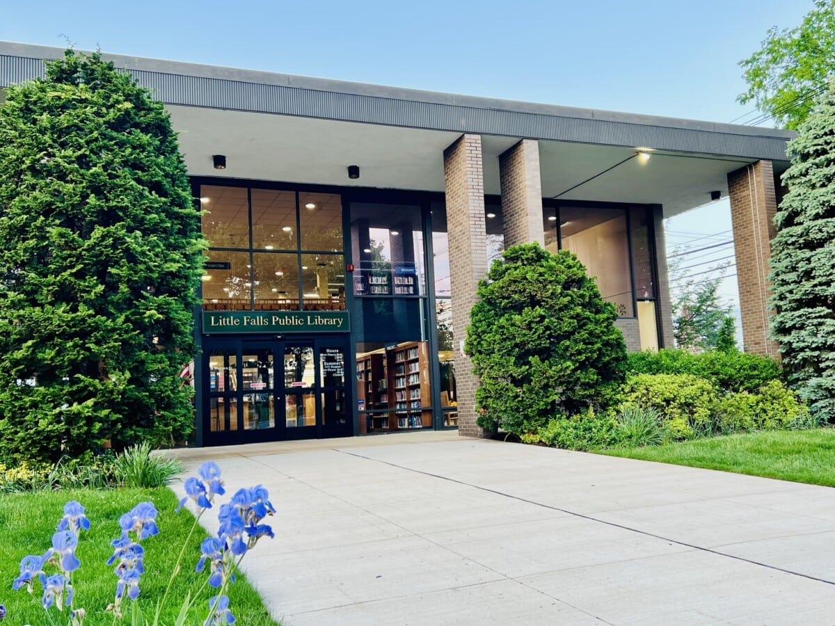005 (library exterior)